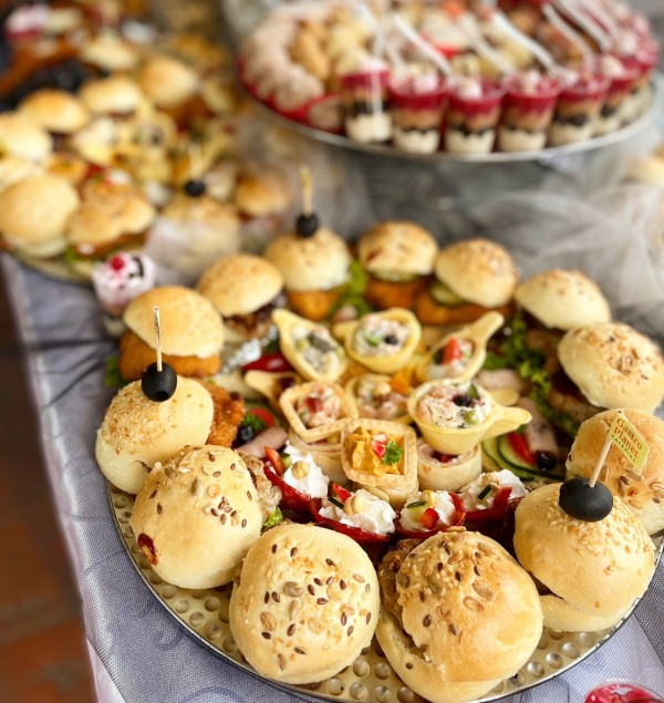 AAC20E7C-8FAF-49D5-83B7-7063346C5F47